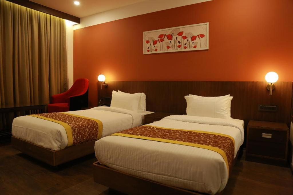 Hotel Sky Penta Residency à Iritti Extérieur photo